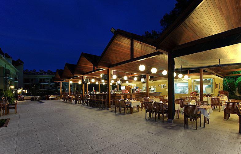 朱利安森林套房公寓式酒店 马尔马里斯 外观 照片