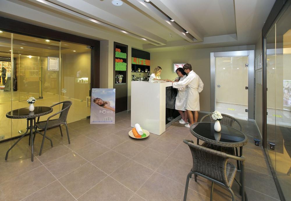 朱利安森林套房公寓式酒店 马尔马里斯 外观 照片