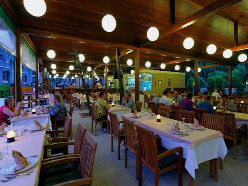 朱利安森林套房公寓式酒店 马尔马里斯 外观 照片