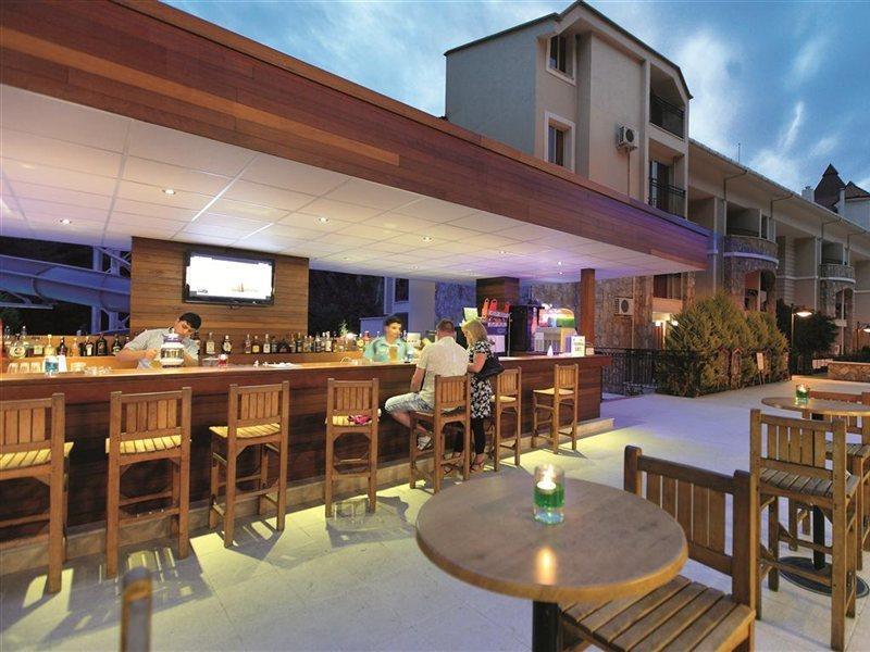 朱利安森林套房公寓式酒店 马尔马里斯 外观 照片